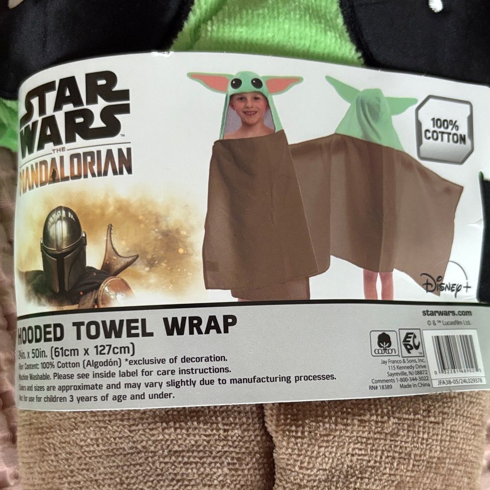 NWT Star Wars Mandalorian Kids Hooded Towel - Brown and Green